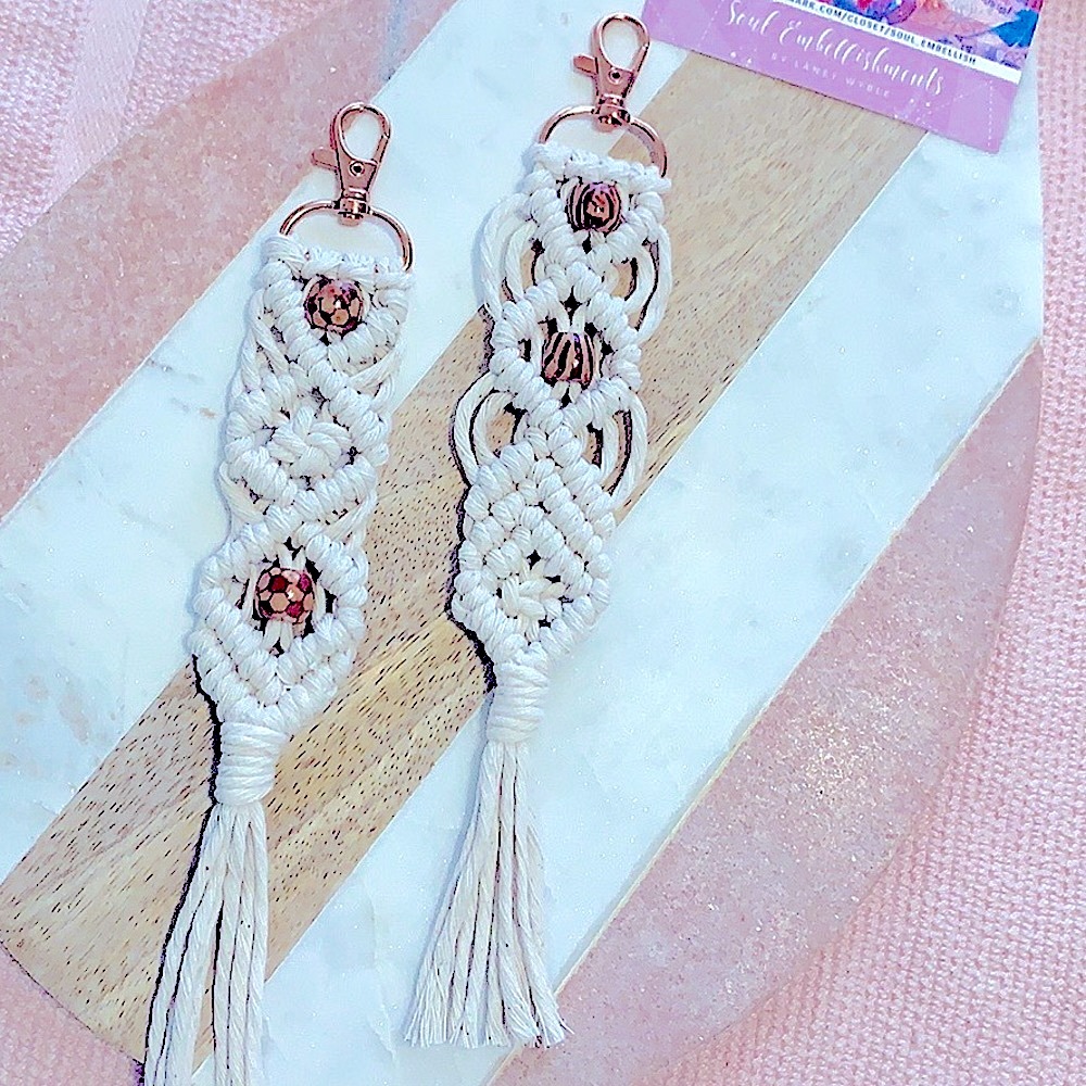 🆕BÖHÖ Macrame Knotted Ivory Lobster Swivel Keychain w/Wooden Beads Hand Crafted